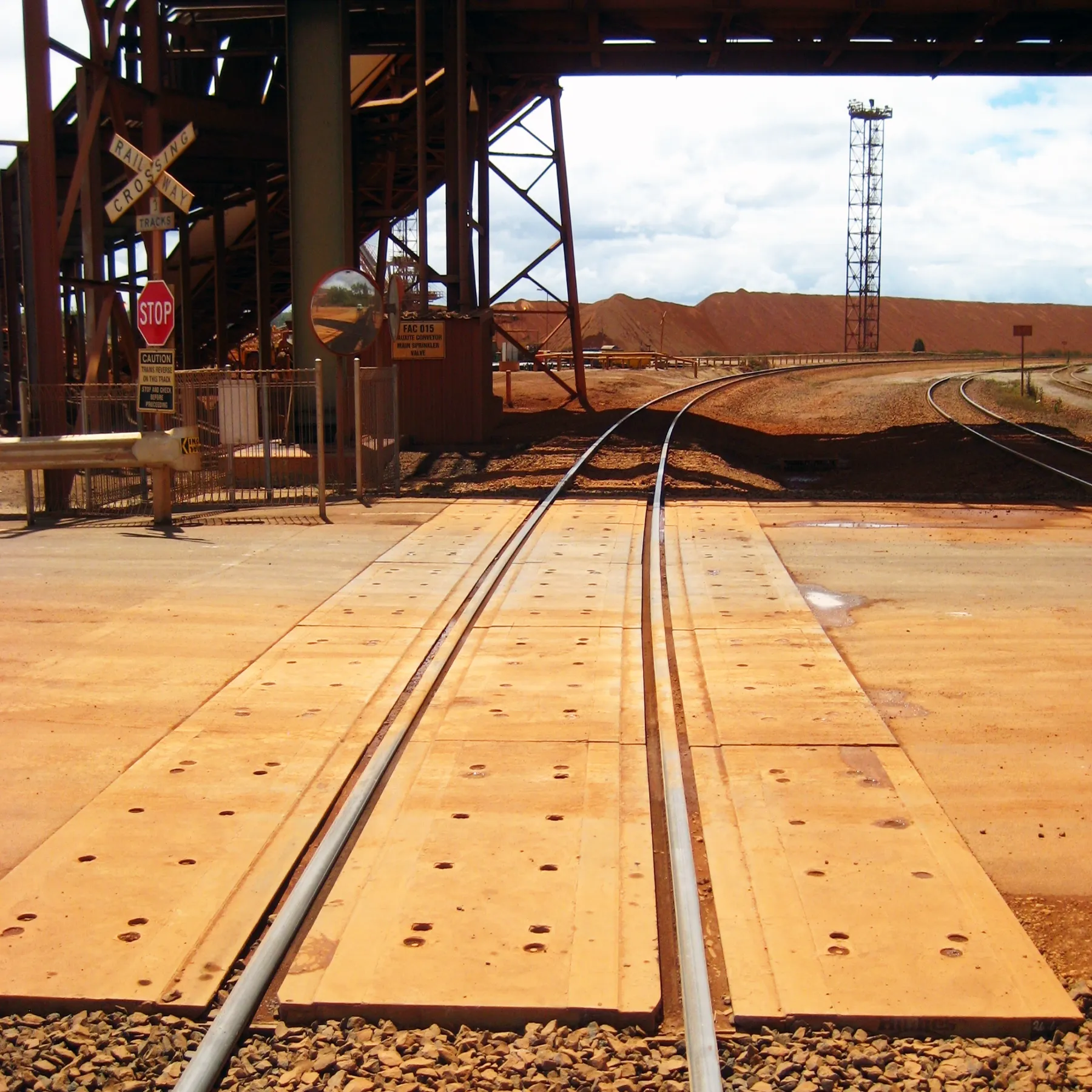 humes-rail-crossing-installation-350m-curve_lrg.png