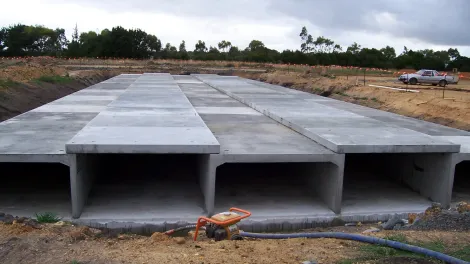 Multiple cell box culvert installation with Linkslab® units.